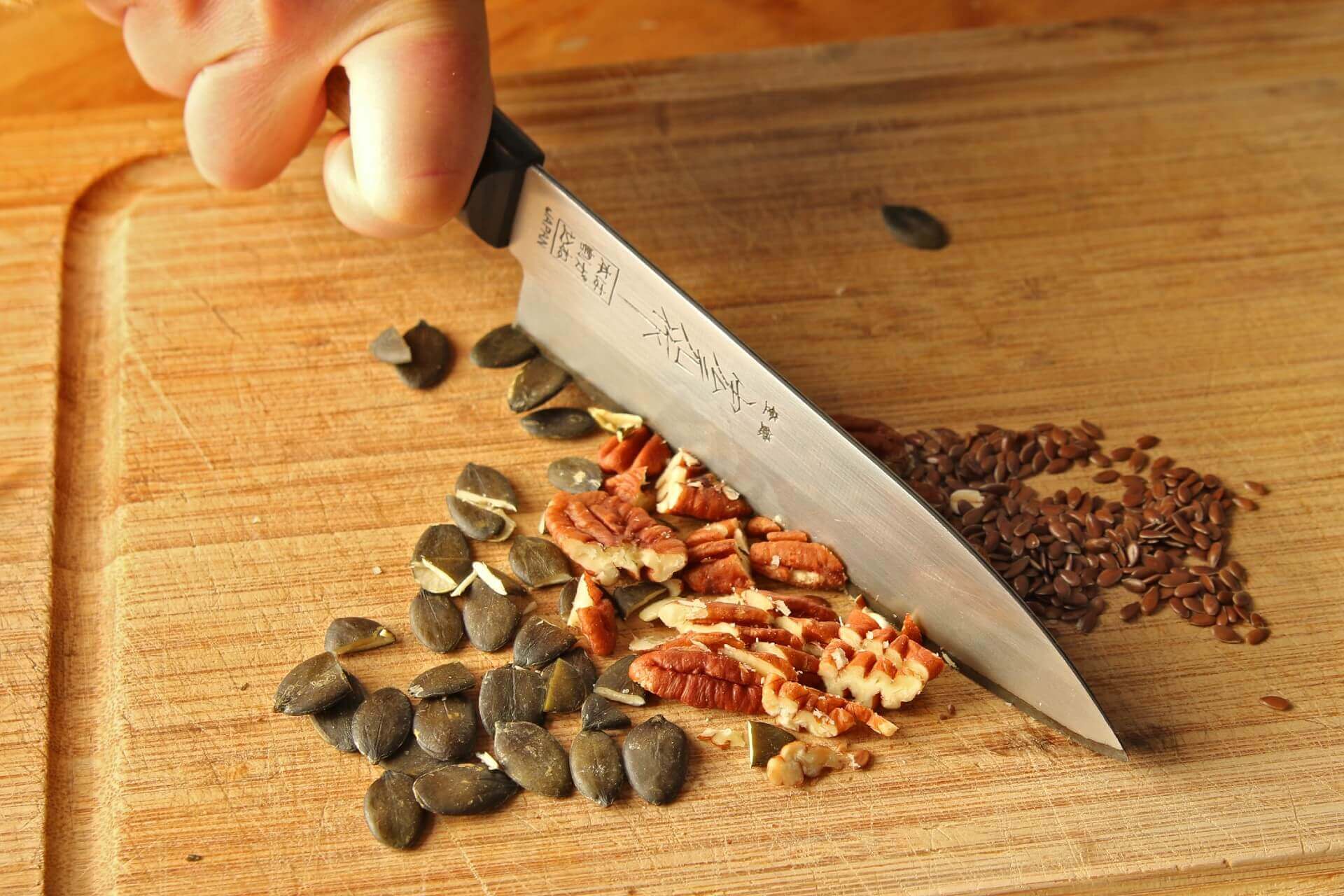 07---Nüsse-zerkleinern (1) (1) (1)