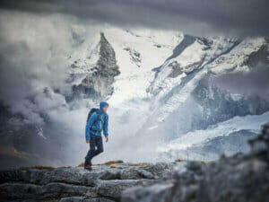 GORE WINDSTOPPER® protects you from wind while it simultaneously offers you breathability.