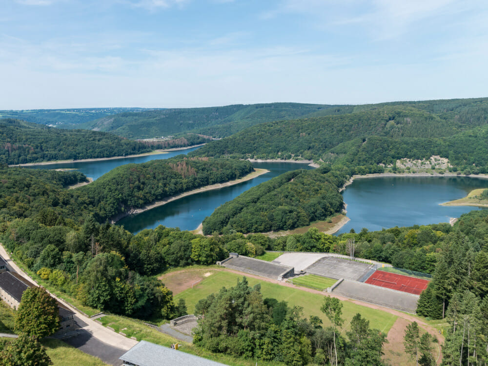 Von der nationalsozialistischen Ordensburg hat man einen atemberaubenden Ausblick.