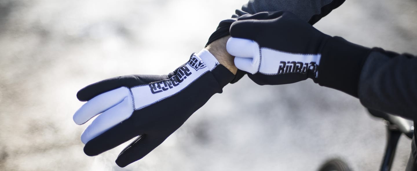 Mit der richtigen Pflege halten Handschuhe lange.