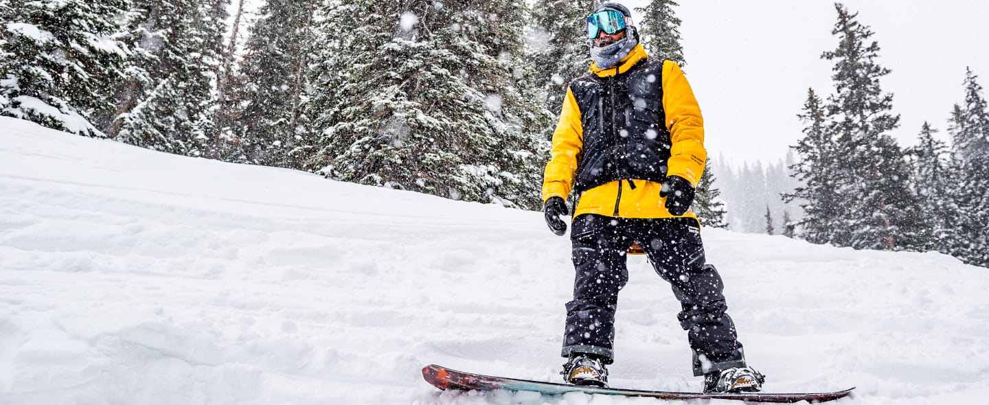 Mit der richtigen Ausrüstung macht das Snowboard richtig Spaß.