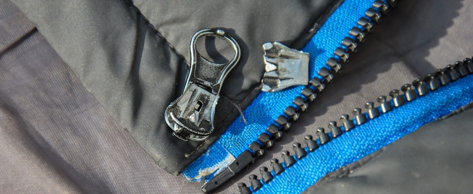Kaputter Schieber eines Reißverschlusses