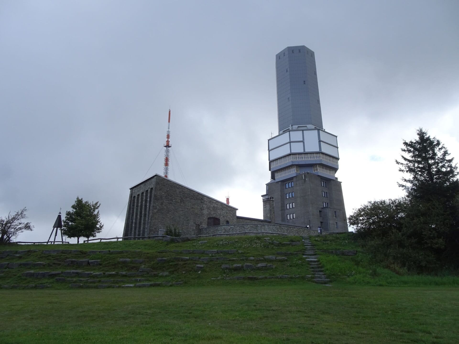 Aussichtsturm auf dem Gipfel des Großen Feldberg.
