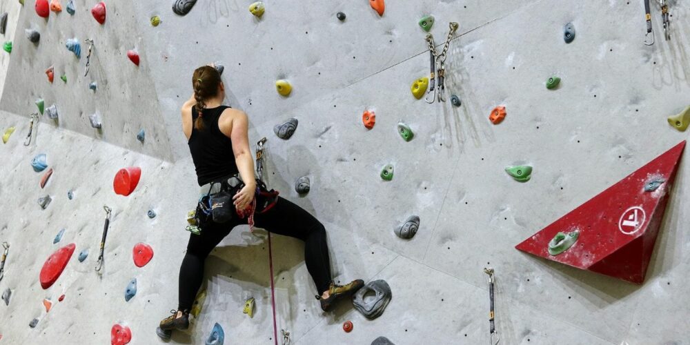 rock-climbing-wall-gbfaabc8a6_1920